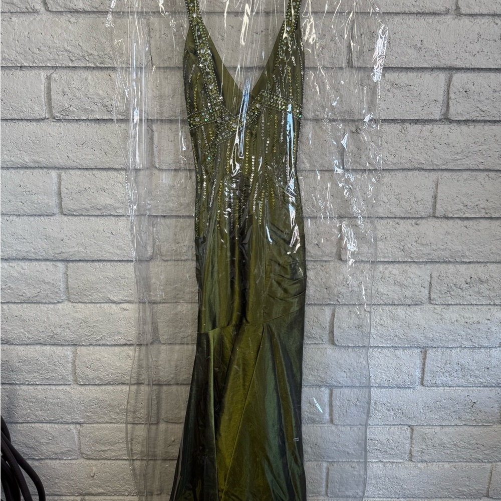 Elegant Green Embellished Prom Dress